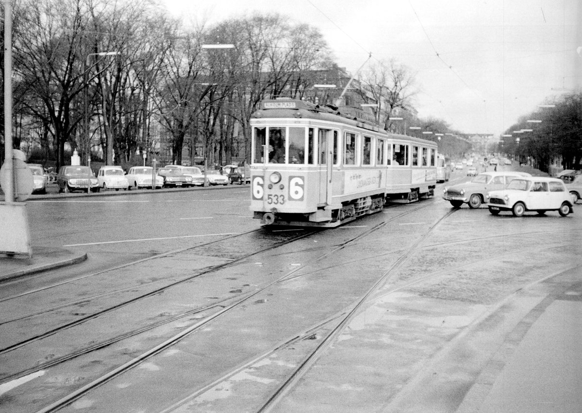 København / Kopenhagen Københavns Sporveje SL 6 (Tw 533) Oslo Plads / Østbanegade im April 1968.