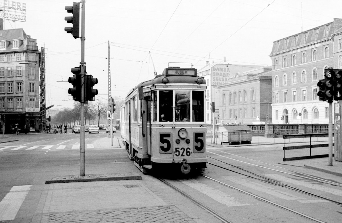 København / Kopenhagen Københavns Sporveje (KS) SL 5 (Tw 526 + Bw 15xx) Nørre Voldgade / Nørreport station im April 1968. - Scan von einem S/W-Negativ. Film: Ilford FP 3.
