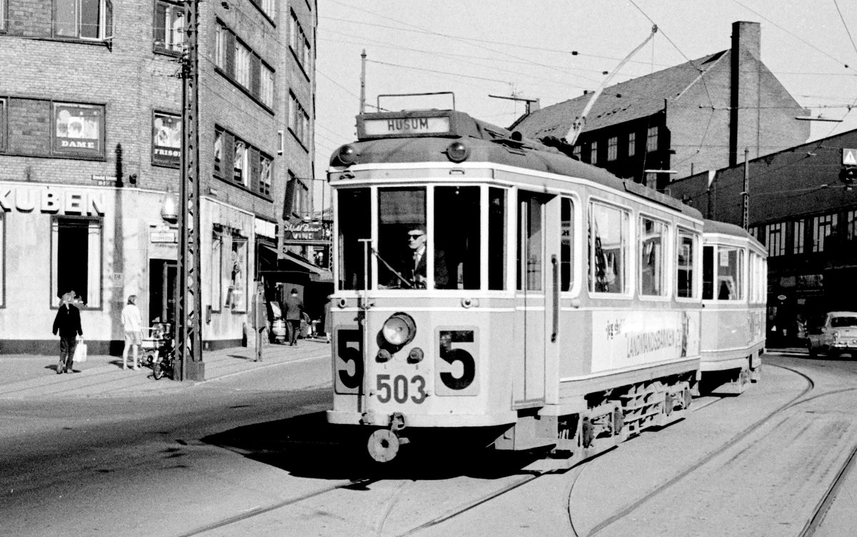 København / Kopenhagen Københavns Sporveje (KS) SL 5 (Tw 503 + Bw 15xx) Brønshøj, Frederikssundsvej / Brønshøj Kirkevej / Brønshøj Torv im April 1968. - Scan von einem S/W-Negativ. Film: Ilford FP 3.