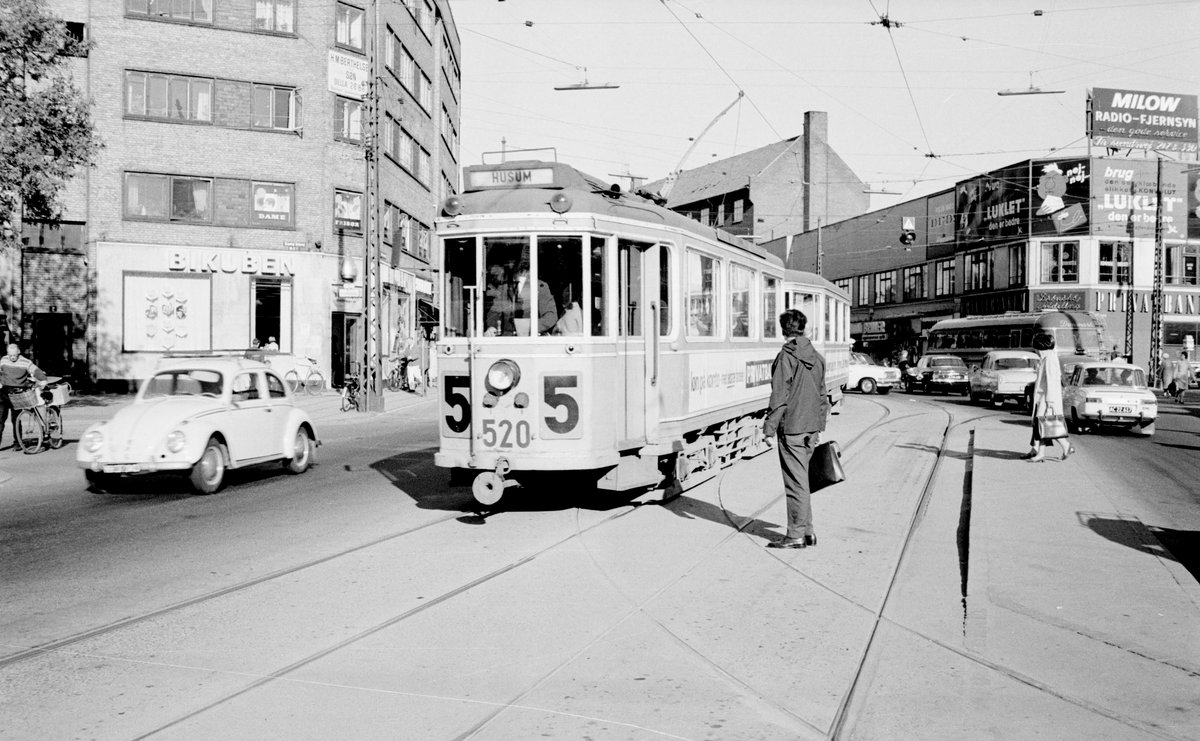 København / Kopenhagen Københavns Sporveje SL 5 (Tw 520 + Bw 15xx) Brønshøj, Frederikssundsvej / Brønshøj Kirkevej / Brønshøj Torv im April 1968. - Scan von einem S/W-Negativ. Film: Ilford FP 3.