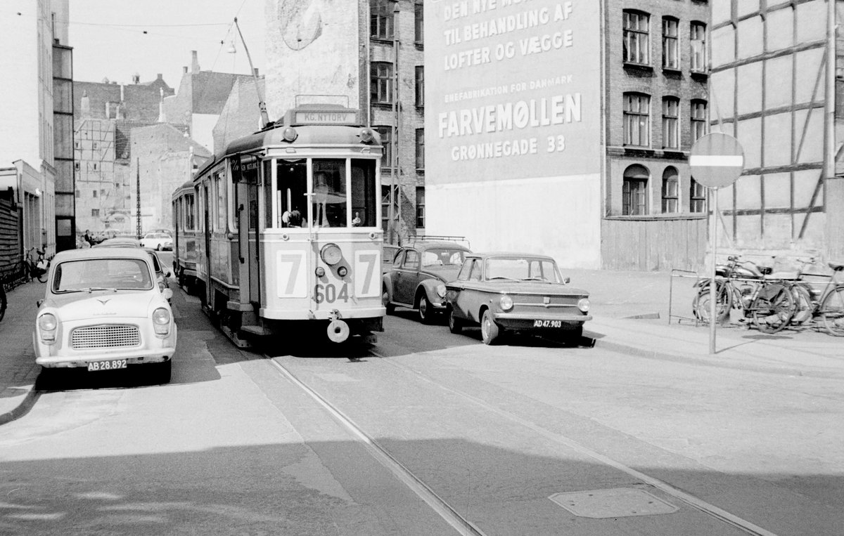 København / Kopenhagen Københavns Sporveje SL 7 (Tw 604 + Bw 15xx) Centrum, Ny Østergade / Grønnegade im April 1968. - Scan von einem S/W-Negativ. Film: Ilford FP 3.