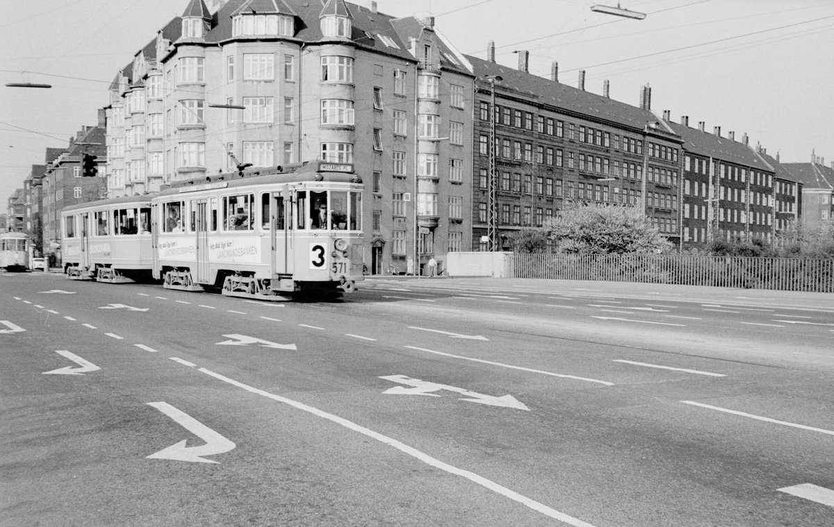 København / Kopenhagen Københavns Sporveje SL 3 (Tw 571 + Bw 15xx) Enghavevej / Ingerslevsgade im April 1968. - Scan von einem S/W-Negativ. Film: Ilford FP 3.