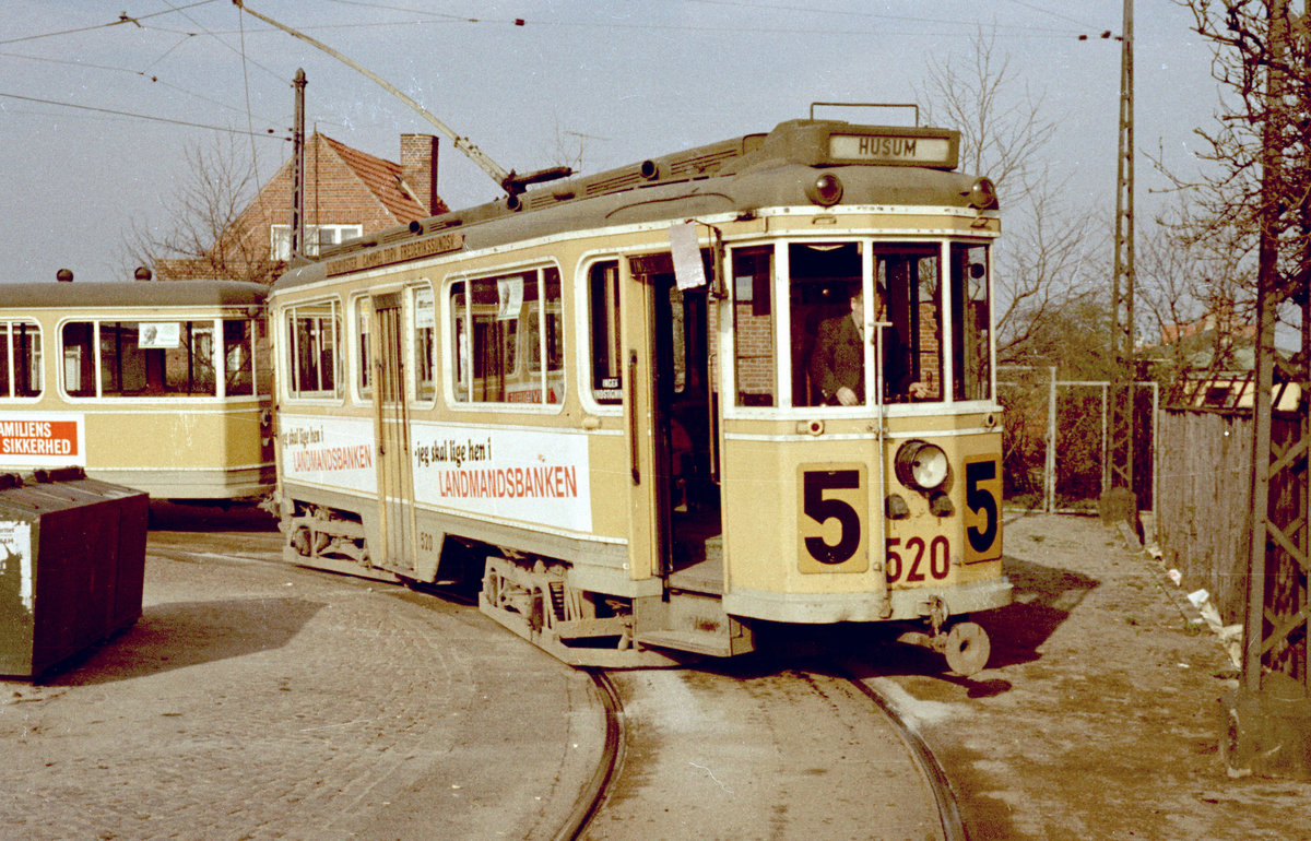 København / Kopenhagen Københavns Sporveje SL 5 (Tw 520 + Bw 15xx) København S, Sundbyøster, Formosavej (Endstation) im April 1968. - Scan von einem Farbnegativ. Film: Agfacolor CN 17.