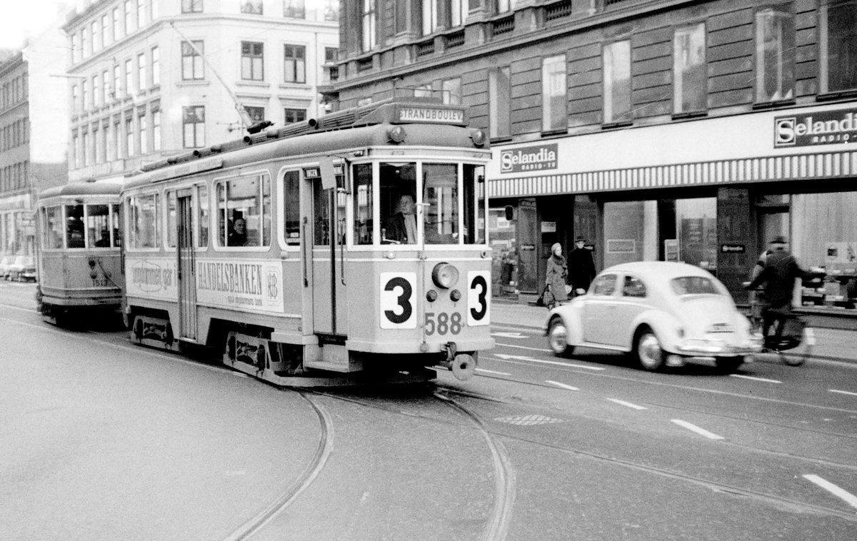 København / Kopenhagen Københavns Sporveje SL 3 (Tw 588 + Bw 1513) København N (Nørrebro), Nørrebrogade / Fælledvej im April 1968. - Scan von einem S/W-Negativ. Film: Ilford PF 3.