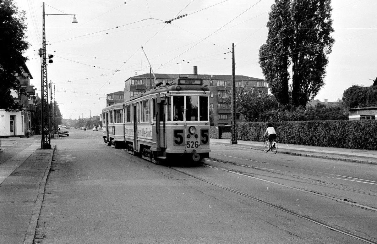 København / Kopenhagen Københavns Sporveje SL 5 (Tw 526 + Bw 15xx) Sundbyøster (København S), Backersvej / Kretavej im Juni 1968. - Scan von einem S/W-Negativ. Film: Ilford FP3.