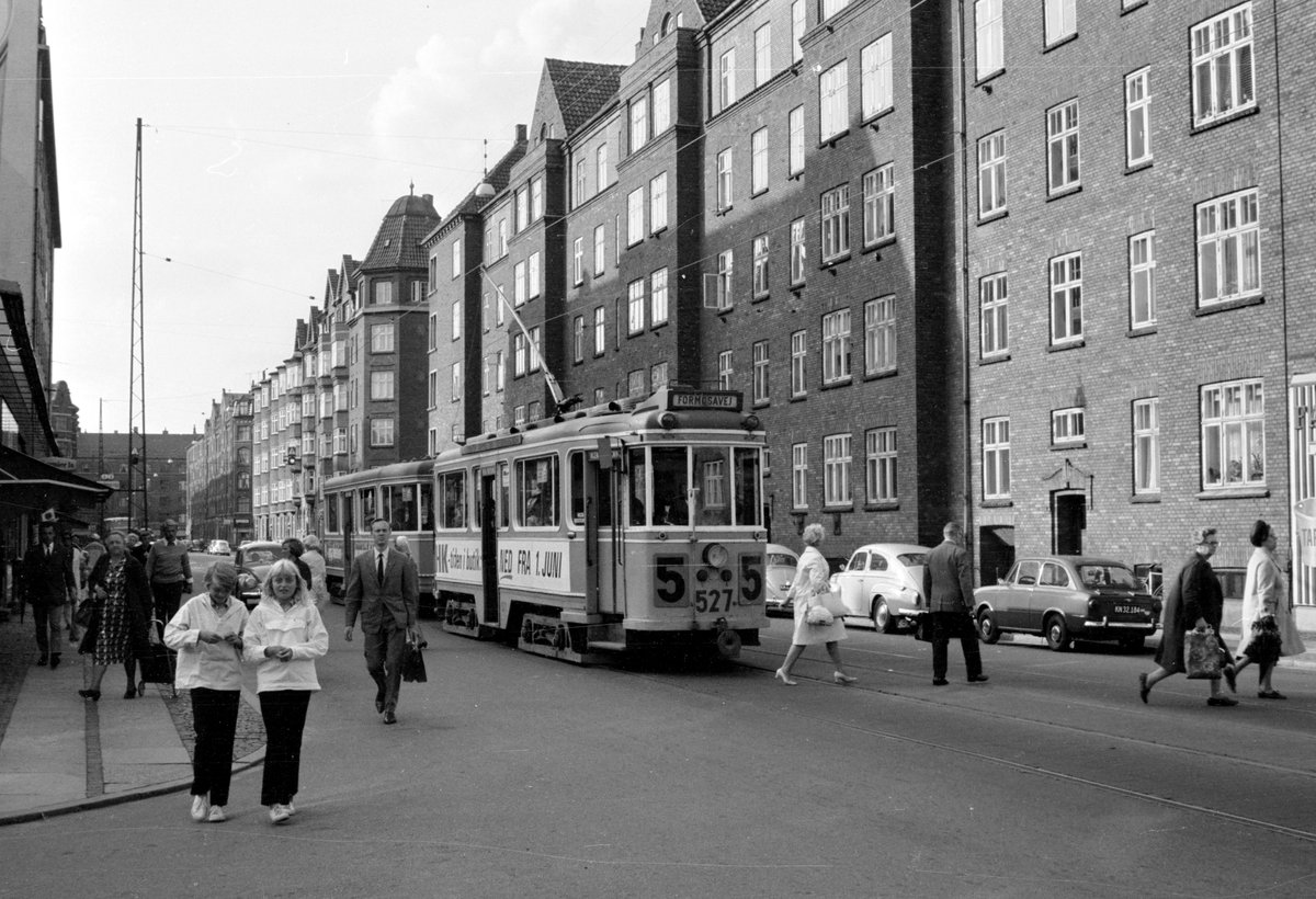 København / Kopenhagen Københavns Sporveje SL 5 (Tw 527 + Bw 15xx) København S, Østrigsgade / Bulgariensgade im Juni 1968. - Scan von einem S/W-Negativ. Film: Ilford FP3.