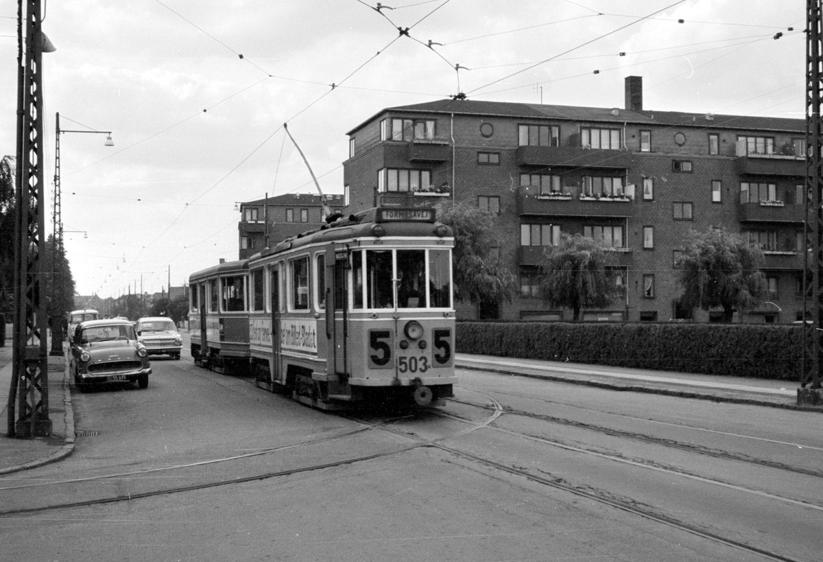 København / Kopenhagen Københavns Sporveje SL 5 (Tw 503 + Bw 15xx) Sundbyøster (København S), Backersvej / Kretavej im Juni 1968. - Scan von einem S/W-Negativ. Film: Ilford FP3.