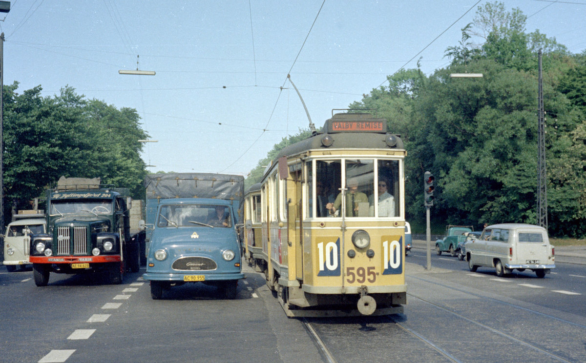 København / Kopenhagen Københavns Sporveje SL 10 (Tw 595) Valby, Vigerslev Allé / Sjælør Boulevard im Juni 1968. - Scan von einem Farbnegativ. Film: Kodacolor X.