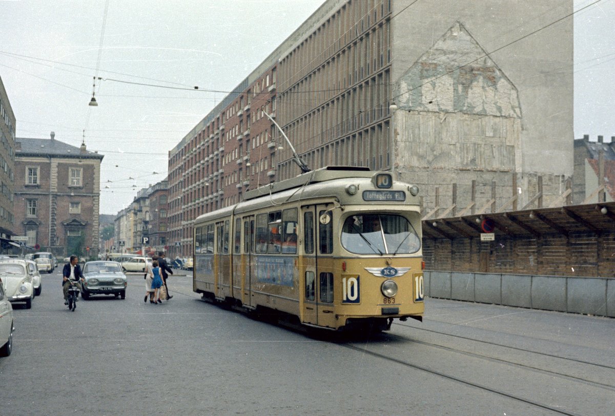 København / Kopenhagen Københavns Sporveje SL 10 (DÜWAG-GT6 863) Centrum, Borgergade im Juni 1968.