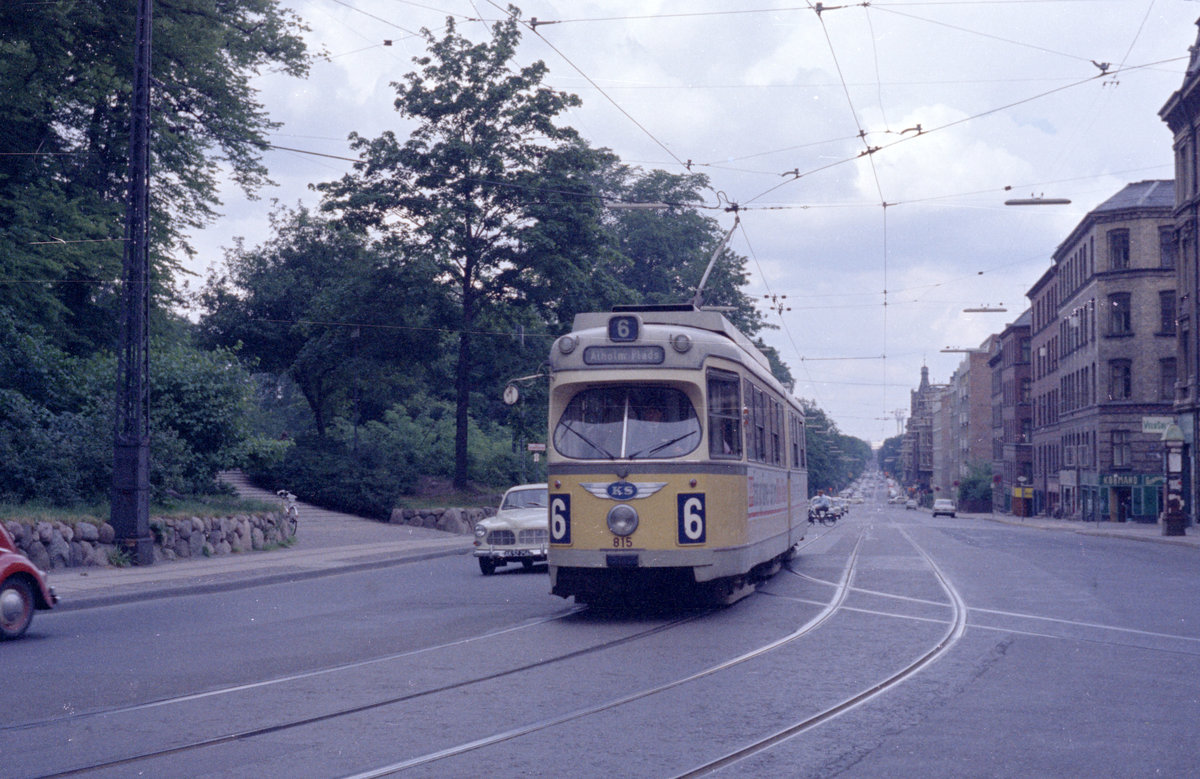 København / Kopenhagen Københavns Sporveje SL 6 (DÜWAG-GT6 815) Frederiksberg, Pile Allé / Kammasvej im Juni 1968. - Scan von einem Farbnegativ. Film. Kodacolor X.
