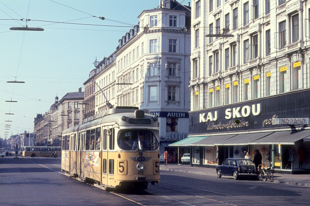 København / Kopenhagen KS SL 5 (DÜWAG-GT6 879) Frederiksborggade / Linnésgade im April 1971.