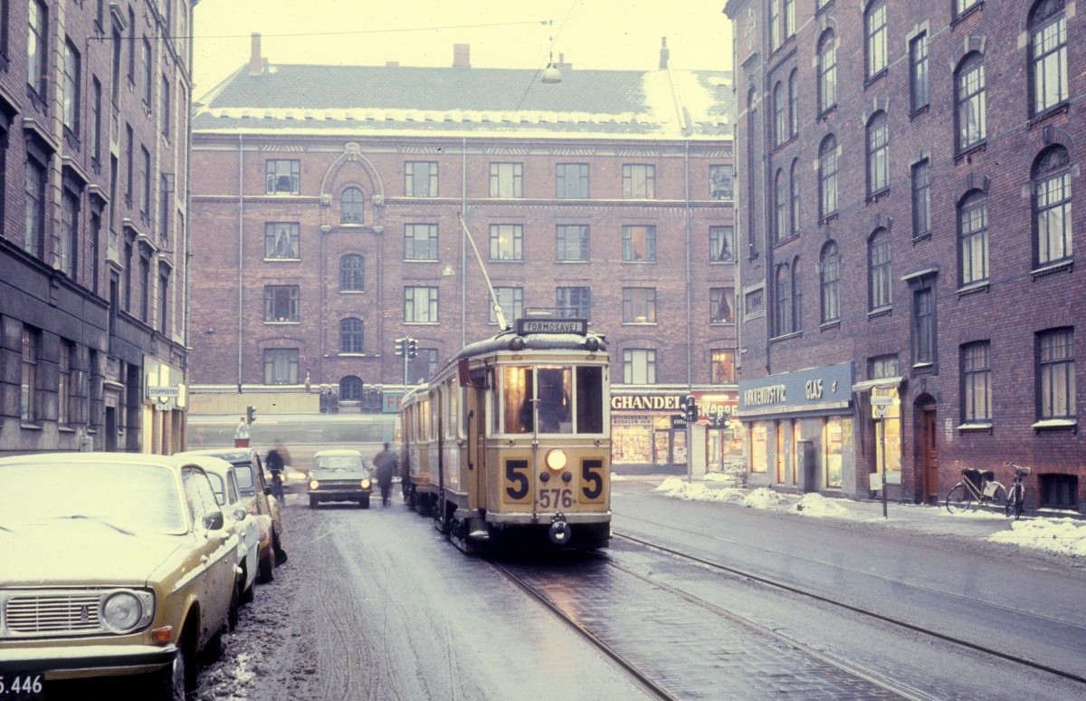 København / Kopenhagen KS SL 5 (Grossraumtriebwagen 576) Østrigsgade / Holmbladsgade im Februar 1970. - Österreich heisst im Dänischen Østrig.