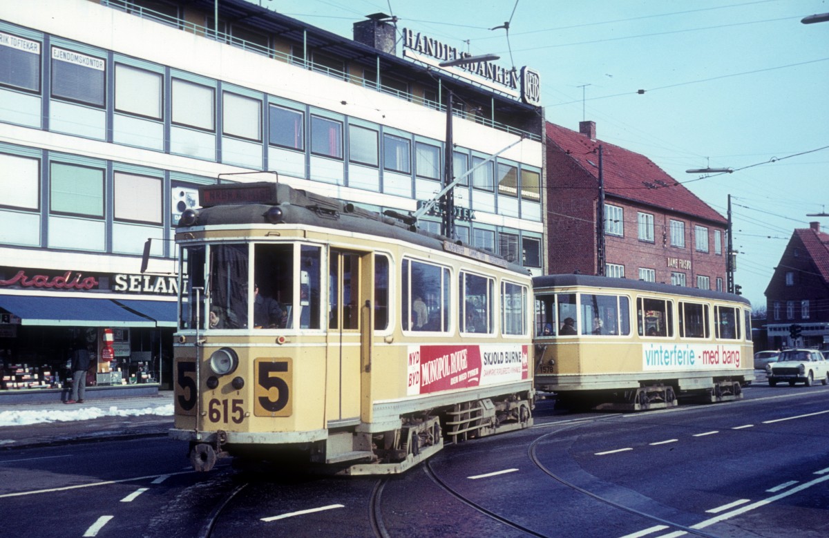 København / Kopenhagen KS SL 5 (Tw 615 + Bw 1578) Husum, Frederikssundsvej / Islevhusvej im März 1970.