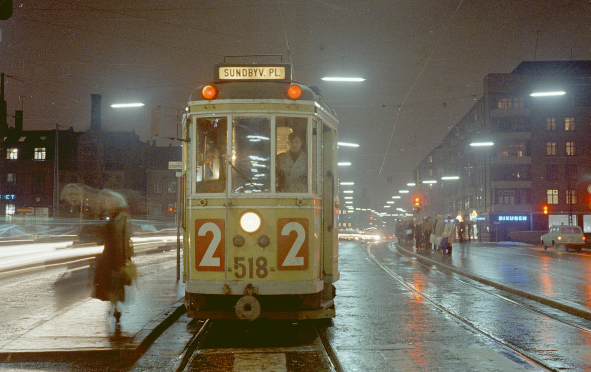 København / Kopenhagen SL 2 (Tw 518) København K, Christianshavn, Torvegade / Christianshavns Torv am 21. November 1968. - Scan eines Farbnegativs. Film: Kodacolor X.