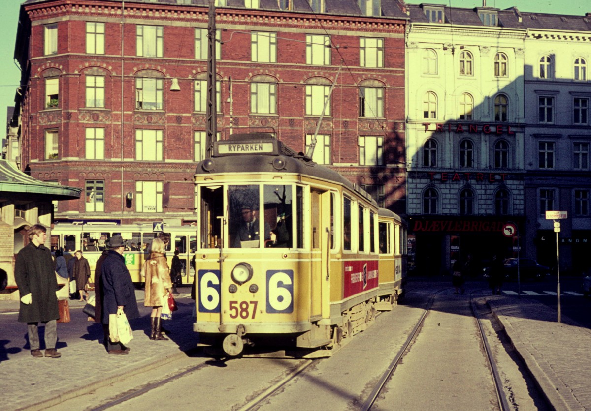 København/ Kopenhagen Københavns Sporveje SL 6 (KS-Grossraumtriebwagen 587) Trianglen am 25. März 1969.