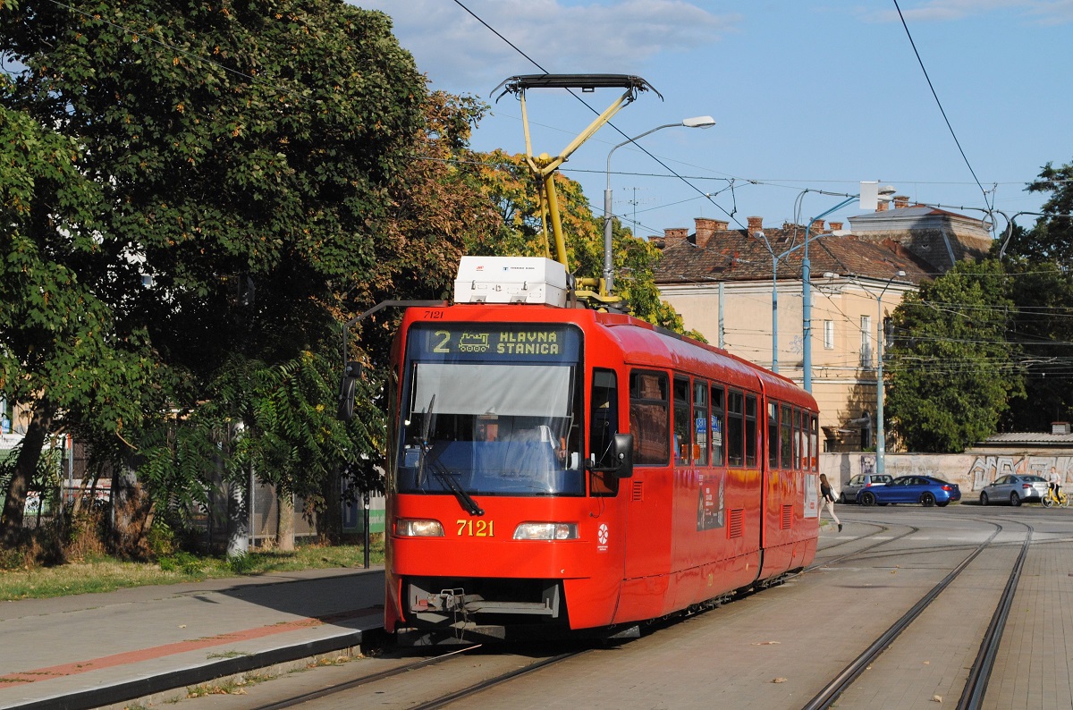 K2S 7121 in der Ul. I. Karvasa kurz vor der Haltestelle Slovenska technicka universita. (16.08.2019)