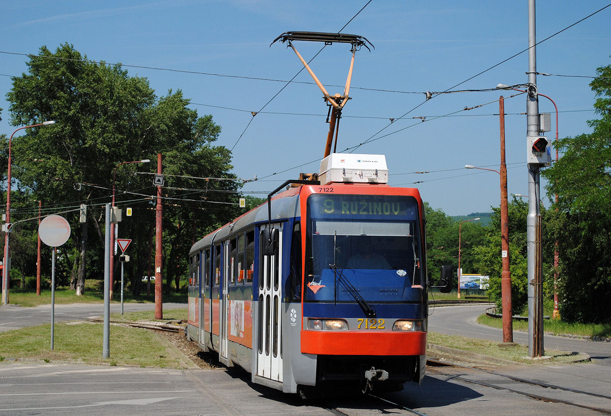 K2S 7122 bei der Ausfahrt aus der Schleife Karlova ves. (06.06.2015 )