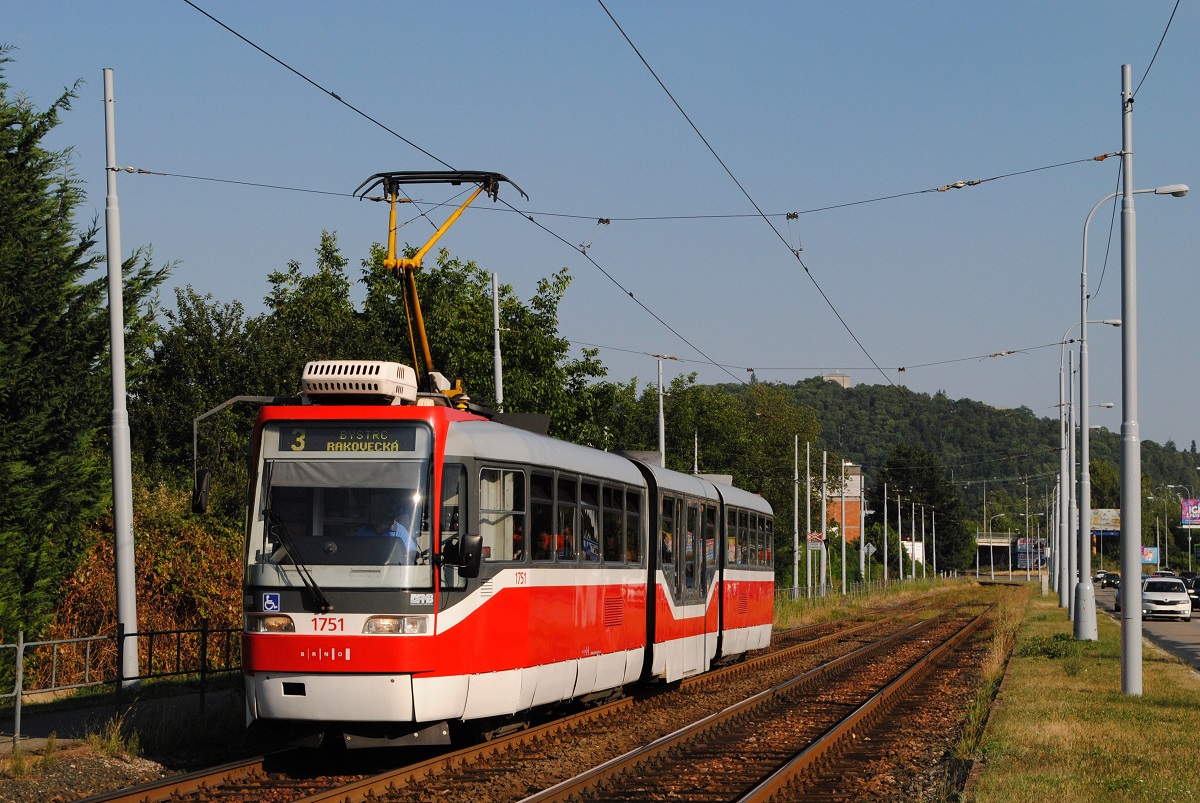 K3R 1751 als Linie 3 in der Kninicska ulice unweit der Haltestelle Svratetska. (22.07.2022)
