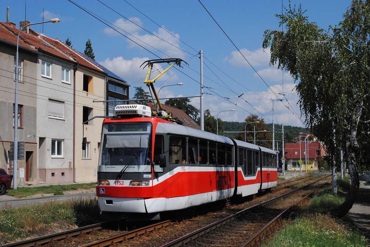 K3RN 1752 als Linie 3 in der Bystrcka ul. kurz hinter der Haltestelle Branka. (15.08.2022)