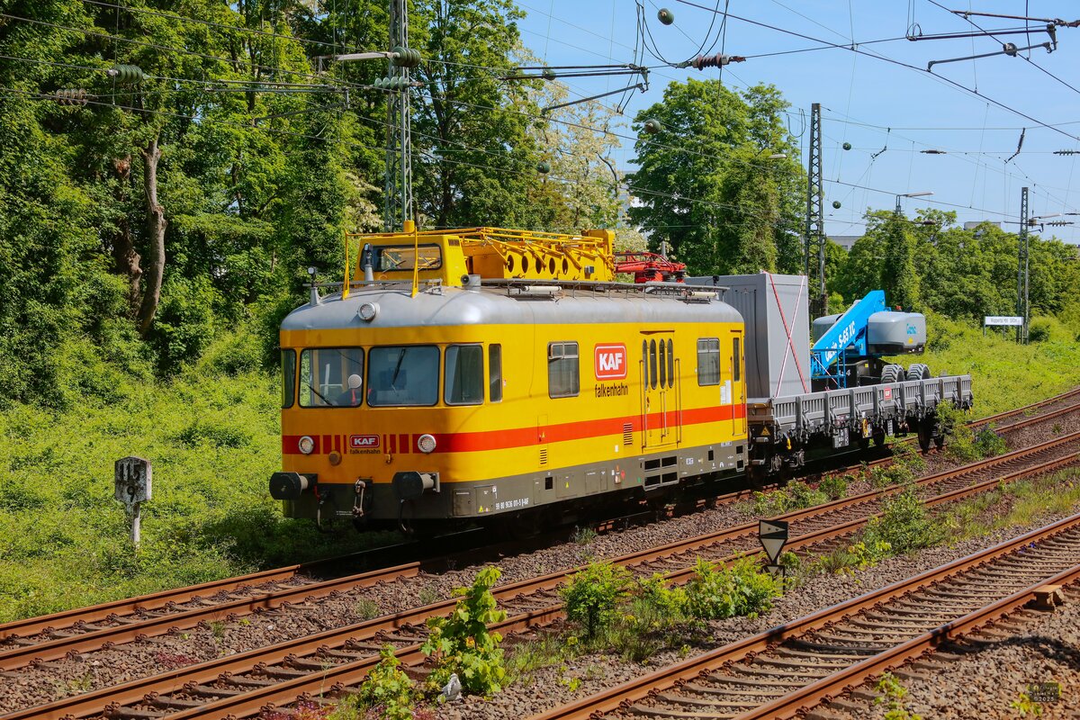 KAF Falkenhahn 636 011-5 mit 3988 653-6 Rens in Wuppertal, Mai 2025.