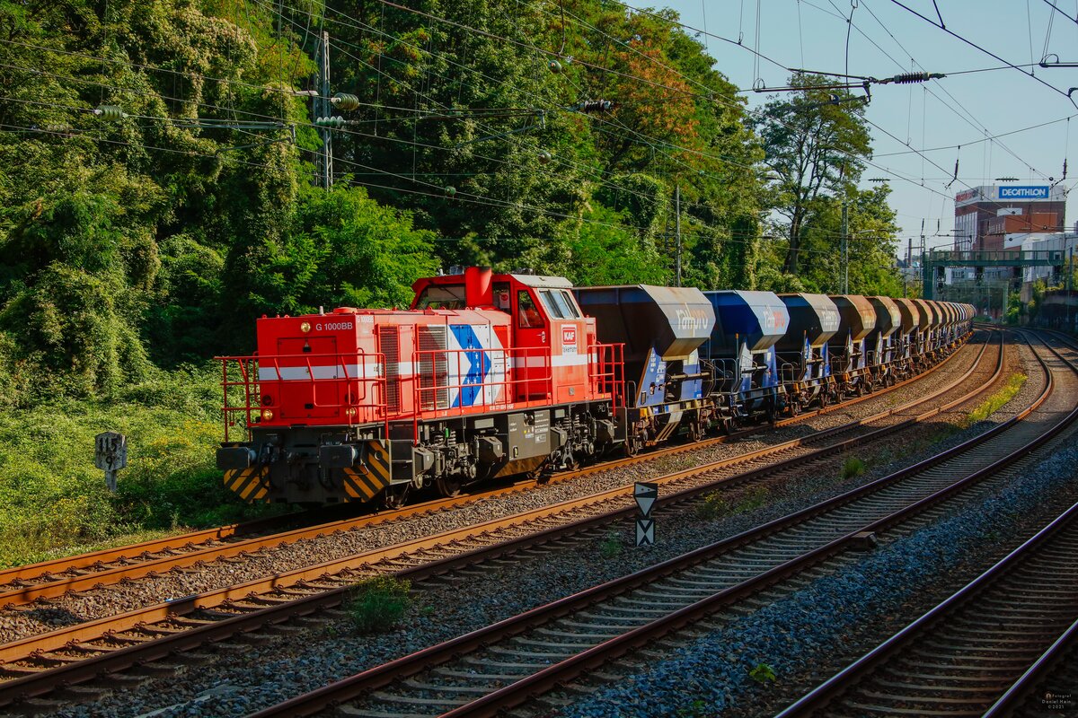 KAF Falkenhahn G 1000BB (271 022) mit Schotterzug in Wuppertal, September 2021.
