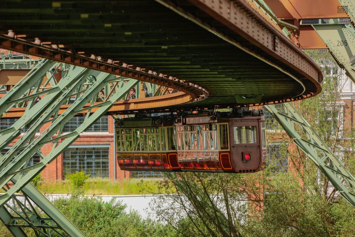 Kaiserwagen als Fahrschule in Wuppertal, Juni 2026.