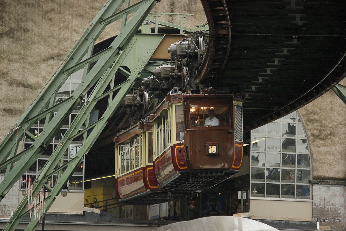 Kaiserwagen als Kaffeefahrt am D�ppersberg in Wuppertal, August 2016.