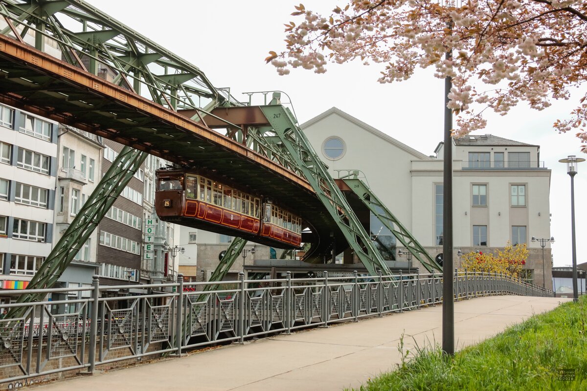 Kaiserwagen als Testfahrt am D�ppersberg in Wuppertal, April 2026.