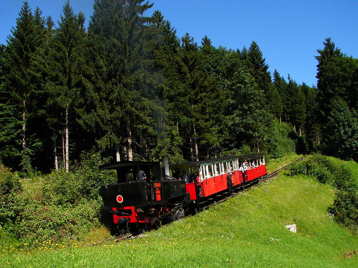 Kaiserwetter am Achensee! Lok 3 bei der Bergfahrt zwischen Burgeck und Eben.
29.07.2017.