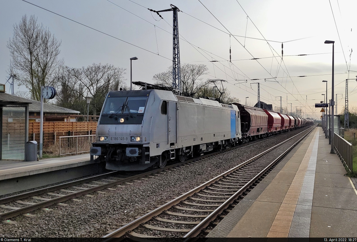 Kalizug mit 186 145-9 durchfährt den Bahnhof Teutschenthal auf Gleis 1 Richtung Halle (Saale).

🧰 Railpool GmbH, vermietet an DB Cargo
🕓 13.4.2022 | 18:27 Uhr