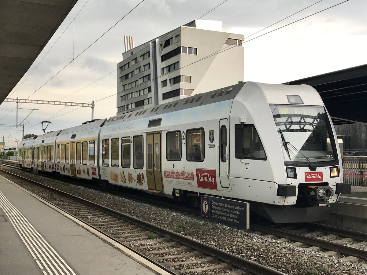 Kambly Lötschberger 114 am 21.7.17  auf Abwegen, als S51 Pendel zwischen Bern und Brünnen Westside, beim wenden in Brünnen.