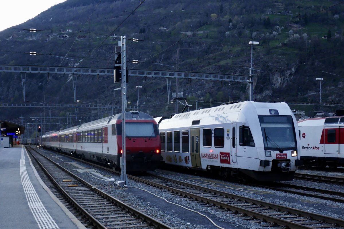 Kambly Lötschberger 115  Trubschachen 2  der am 7.4.20 in Brig vom anderen Kamblyzug abgekuppelt und abgestellt wirde.