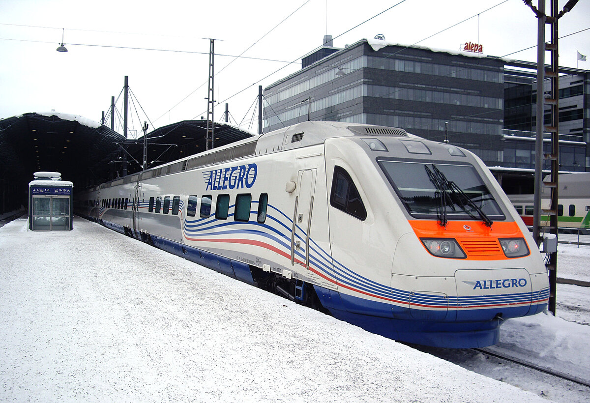 Karelian Train Class Sm6, Allegro, car No. 7751, MC2, KT FI 94 10 3890001-0, Helsinki Central Station, 11 Feb 2012.