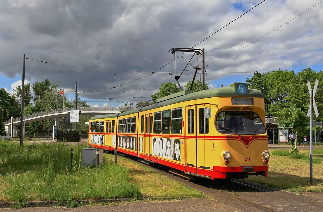 Karlsruhe 211, Rheinhafen, 07.05.2015.