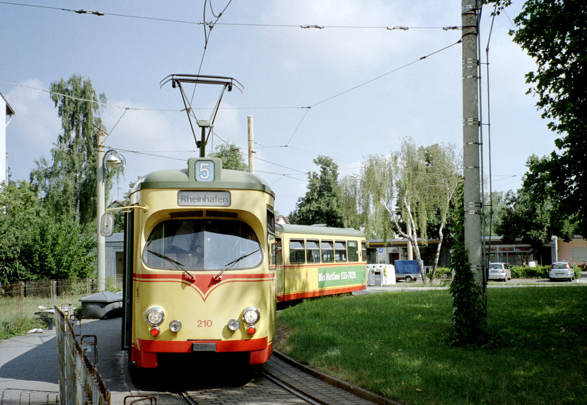 Karlsruhe VBK SL 5 (DWM-GT8 210) Rintheim am 29. Juli 2006. - Scan eines Farbnegativs. Film: Kodak FB 200-6. Kamera: Leica C2.