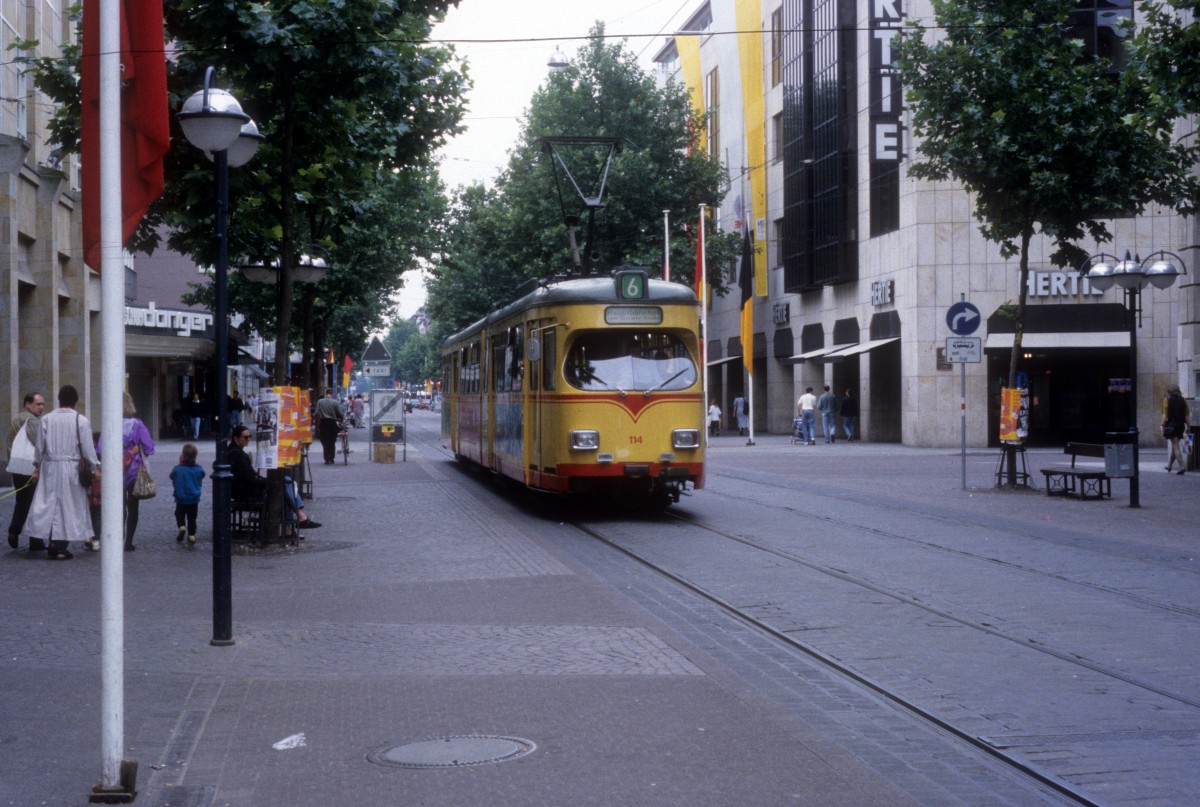 Karlsruhe VBK SL 6 (GT8 114) Kaiserstrasse am 26. Juni 1993.