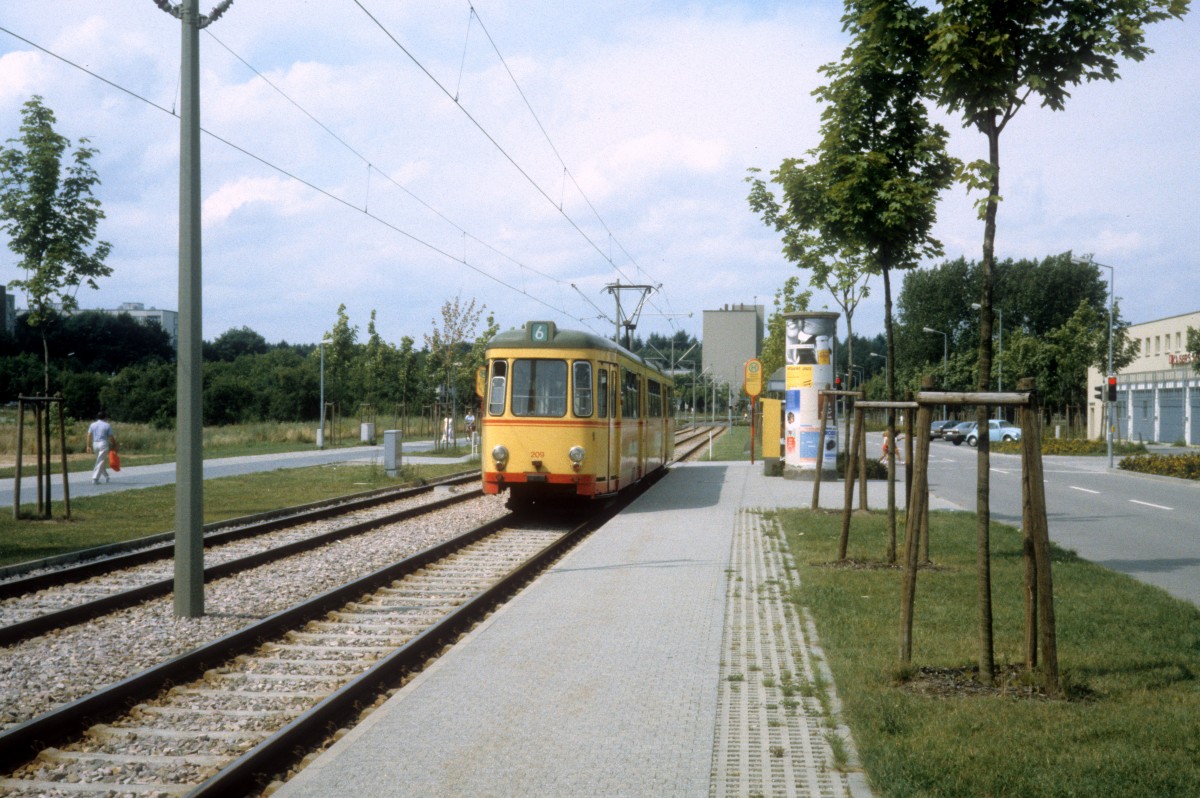 Karlsruhe VBK SL 6 (GT8 209) Oberreut im Juli 1988.