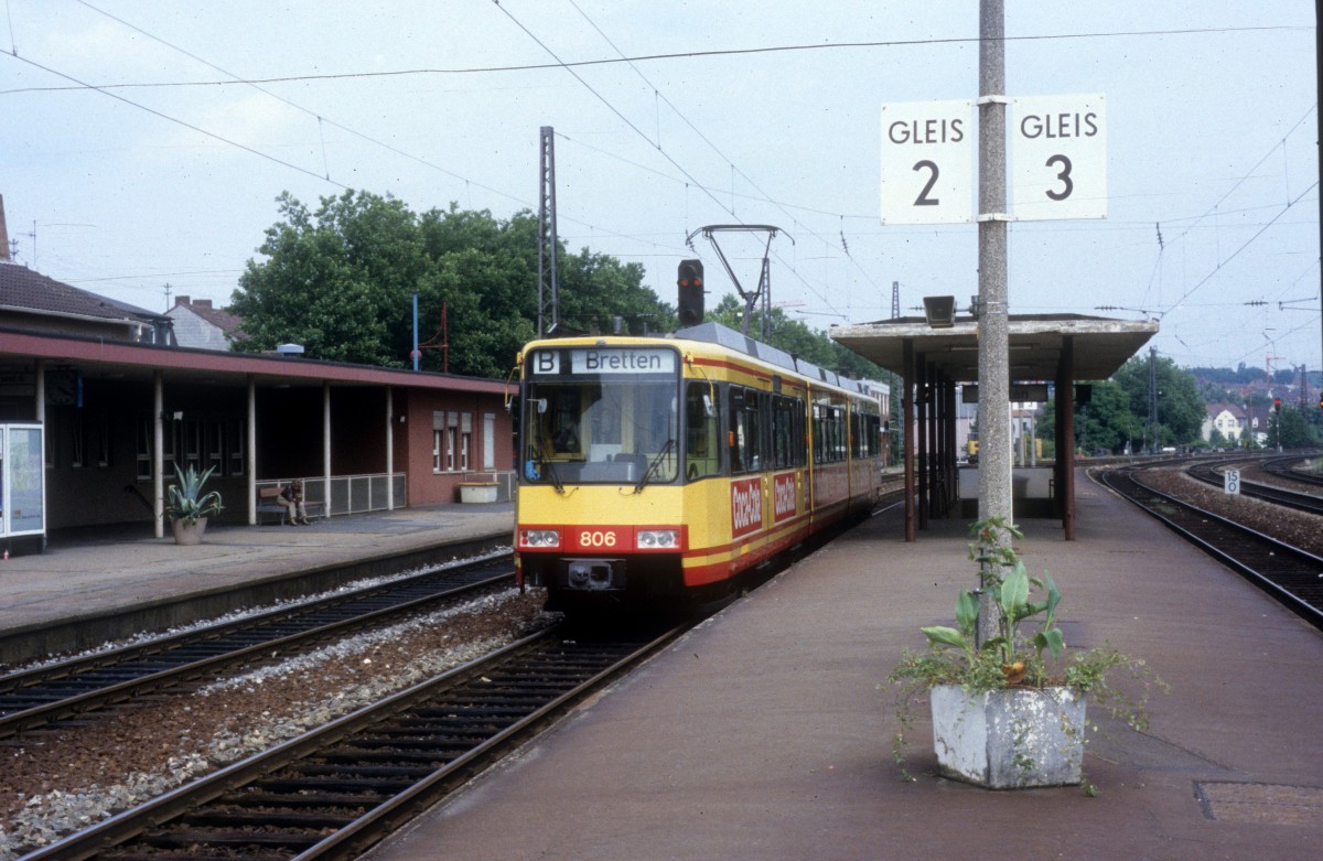 Karlsruhe VBK SL B (DUEWAG-GT8-100C/2S 806) Bf Bretten am 26. Juni 1993.