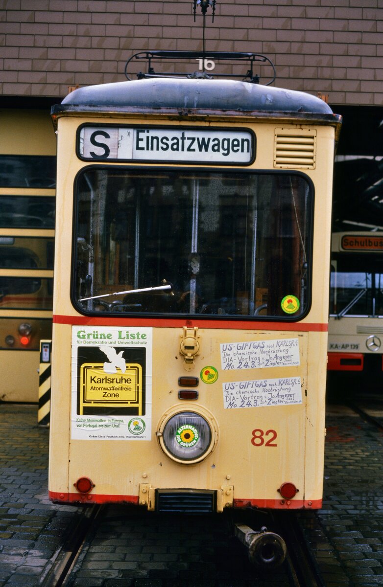 Karlsruher Straßenbahn (Wagenschuppen Tullastraße): (S) Einsatzwagen TW 82 (KSW)
Datum: 23.03.1986