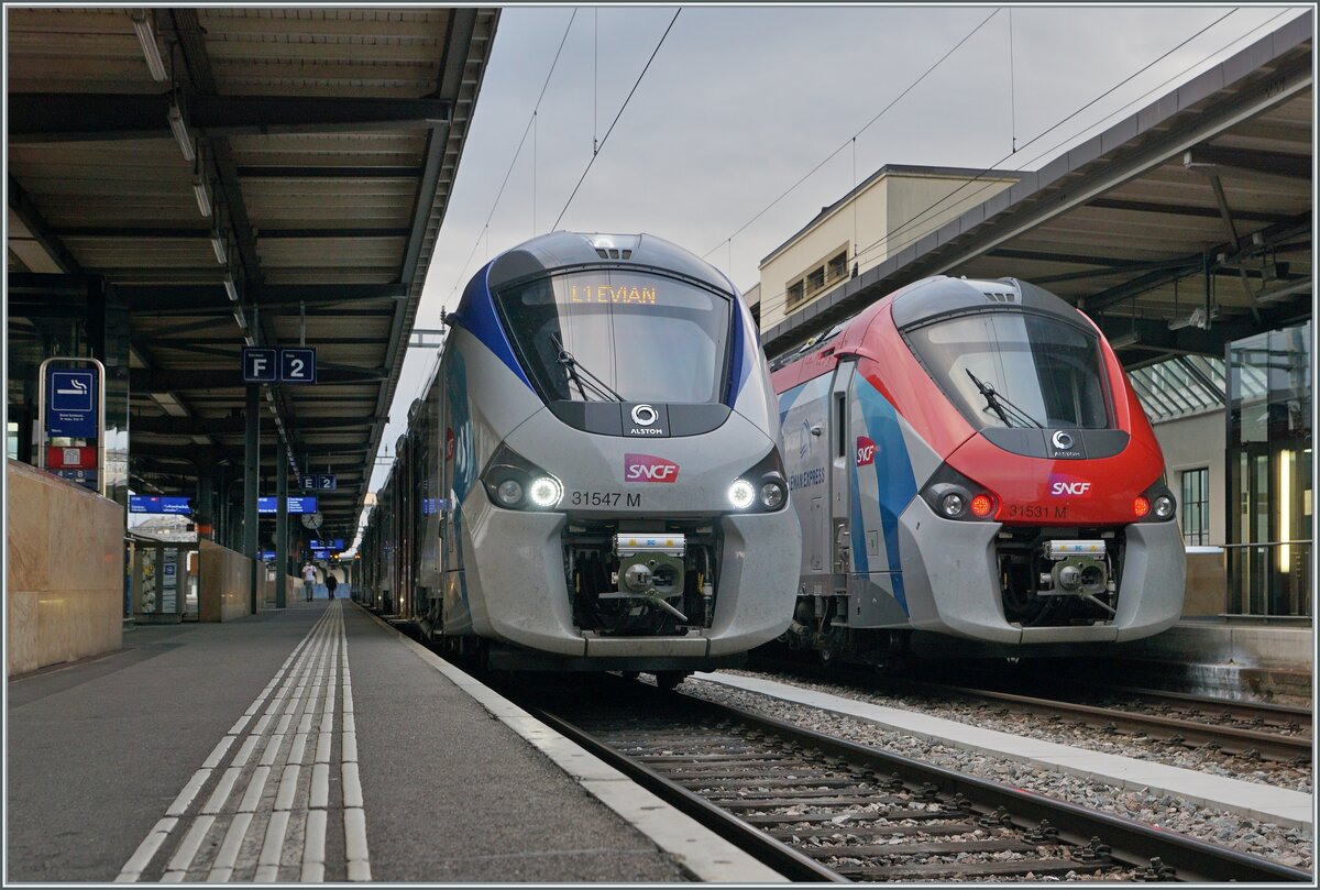 Kaum hat der  Léman Express  den Betrieb aufgenommen gibt es schon zwei SNCF Léman Express Farbvariaten, die hier zum Vergleich zu sehen sind. In Genève stehen die beiden SNCF  Coradia Polyvalent régional tricourant Z 31 547 und Z 31 531. 

16. August 2021
