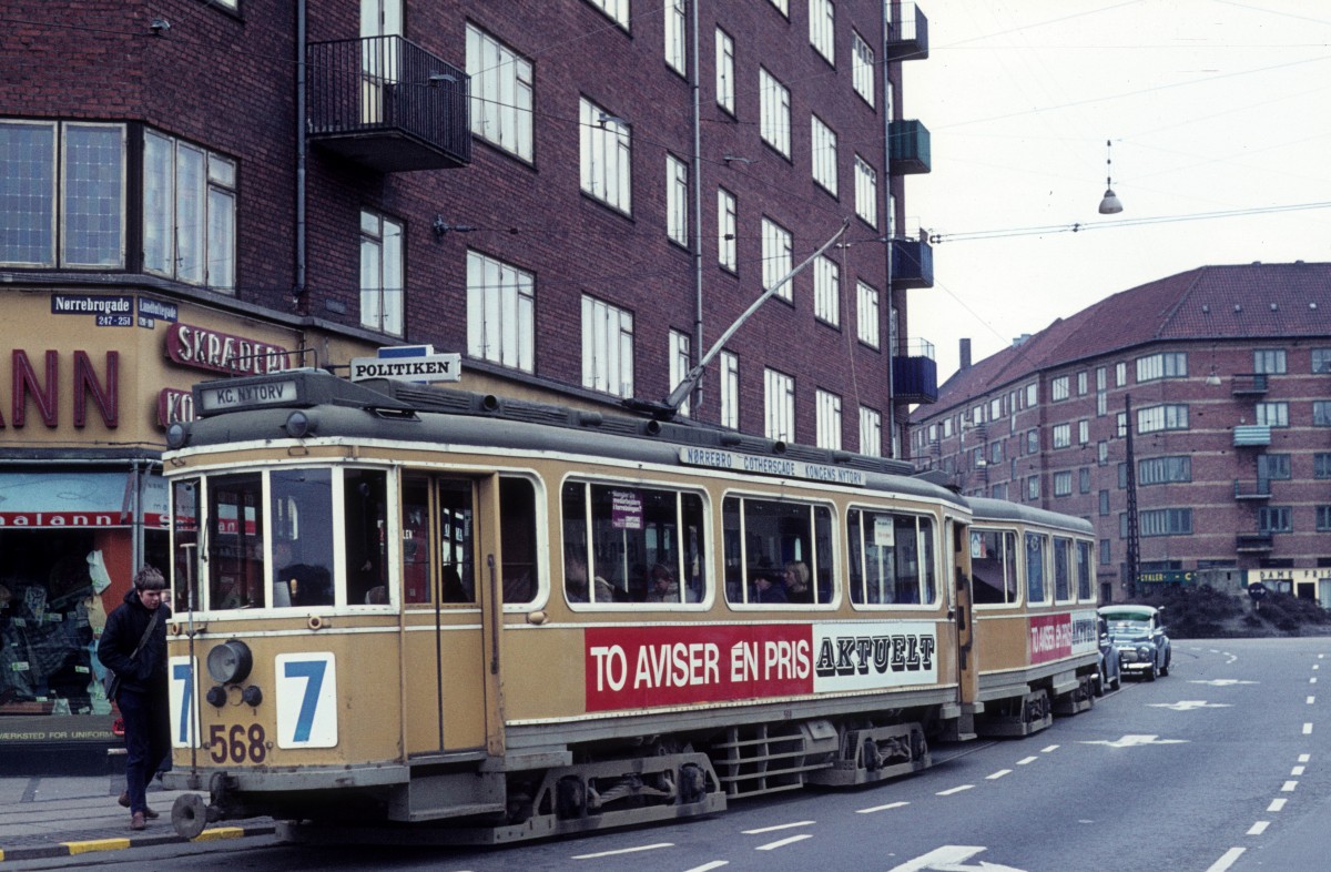 Kbenhavn / Kopenhagen KS SL 7 (KS-Grossraumtriebwagen 568) Nrrebro station (S-Bf Nrrebro) am 18. April 1971.