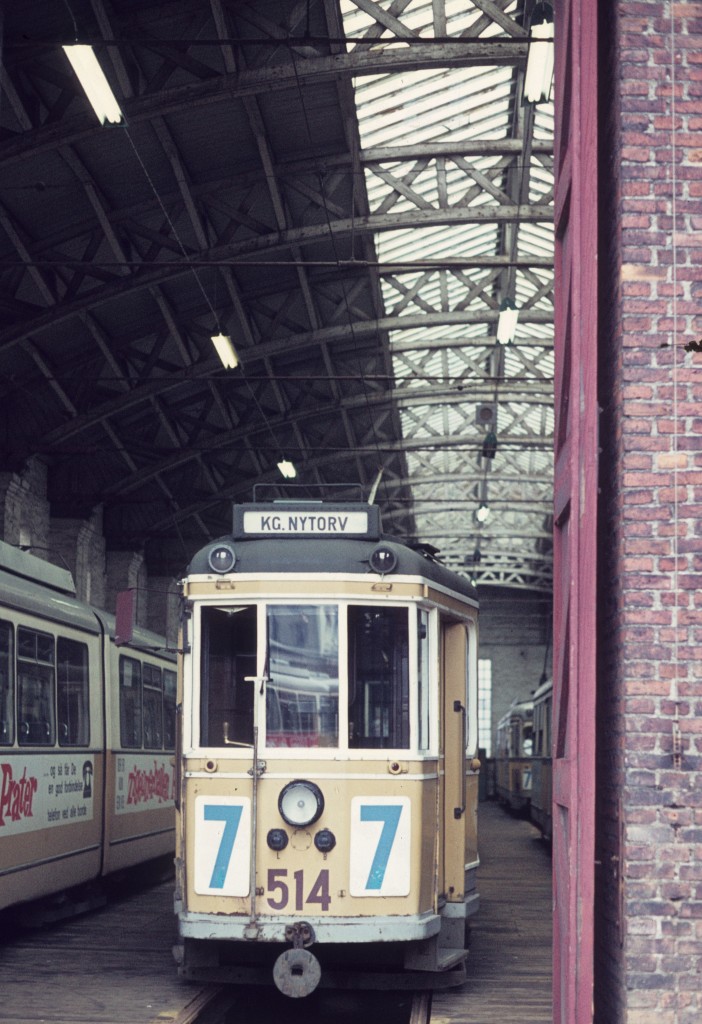 Kbenhavn / Kopenhagen KS SL 7 (KS-Grossraumtriebwagen 514) Nrrebro remise (: Betriebshof Nrrebro) am 8. April 1971.