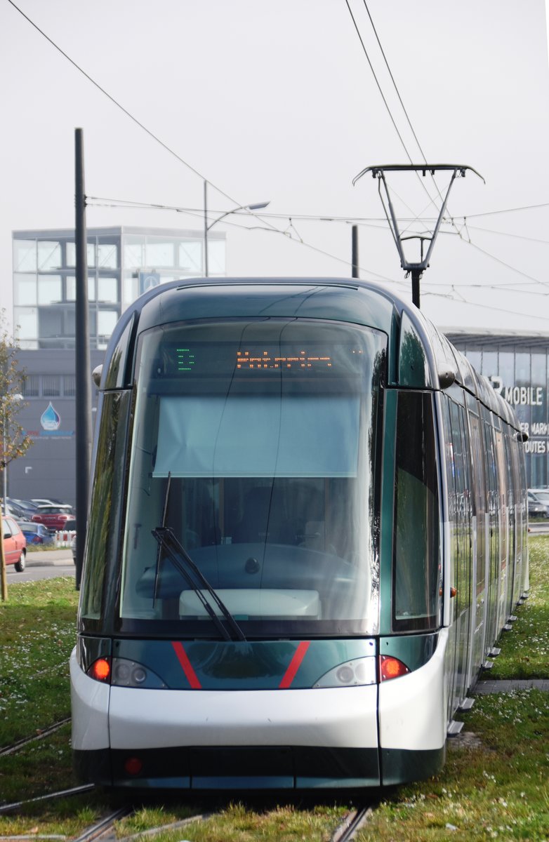 KEHL (Ortenaukreis), 14.10.2017, Tramlinie D der Straßburger Straßenbahn ist im deutschen Kehl angekommen und fährt in Kürze zurück nach Poteries
