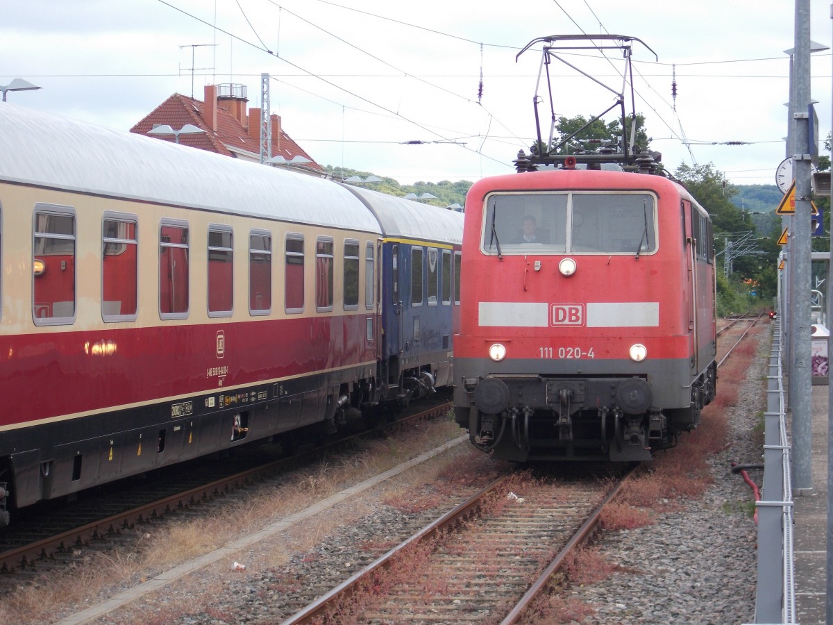 Keine Gefahr für mich und der Lok bestand,am 21.Juni 2015,als ich die 111 020 beim Umlaufen in Binz fotografierte.