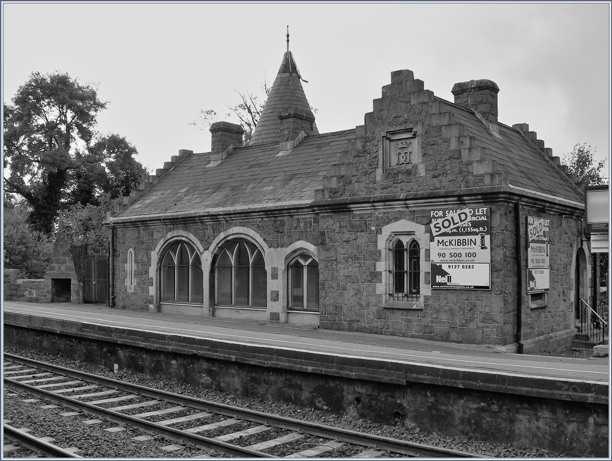 Keine Kirche oder Schloss, sondern der (ausgediente) Bahnhof von St. Helens Bay.
September 2007