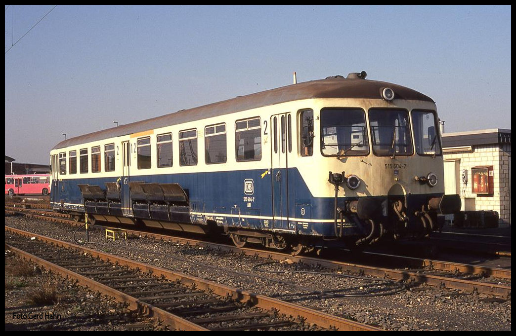 Keinen Saft hatte der Akkutriebwagen 515604 mehr, als er am 27.3.1991 im Bahnhof Düren geladen werden musste.
