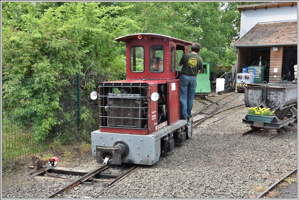 Kemencei Erdei Múzeumvasút, Kemence - Feketevölgy Panzió. 9855 8220 003-8 in Kemence. (09.06.2018)