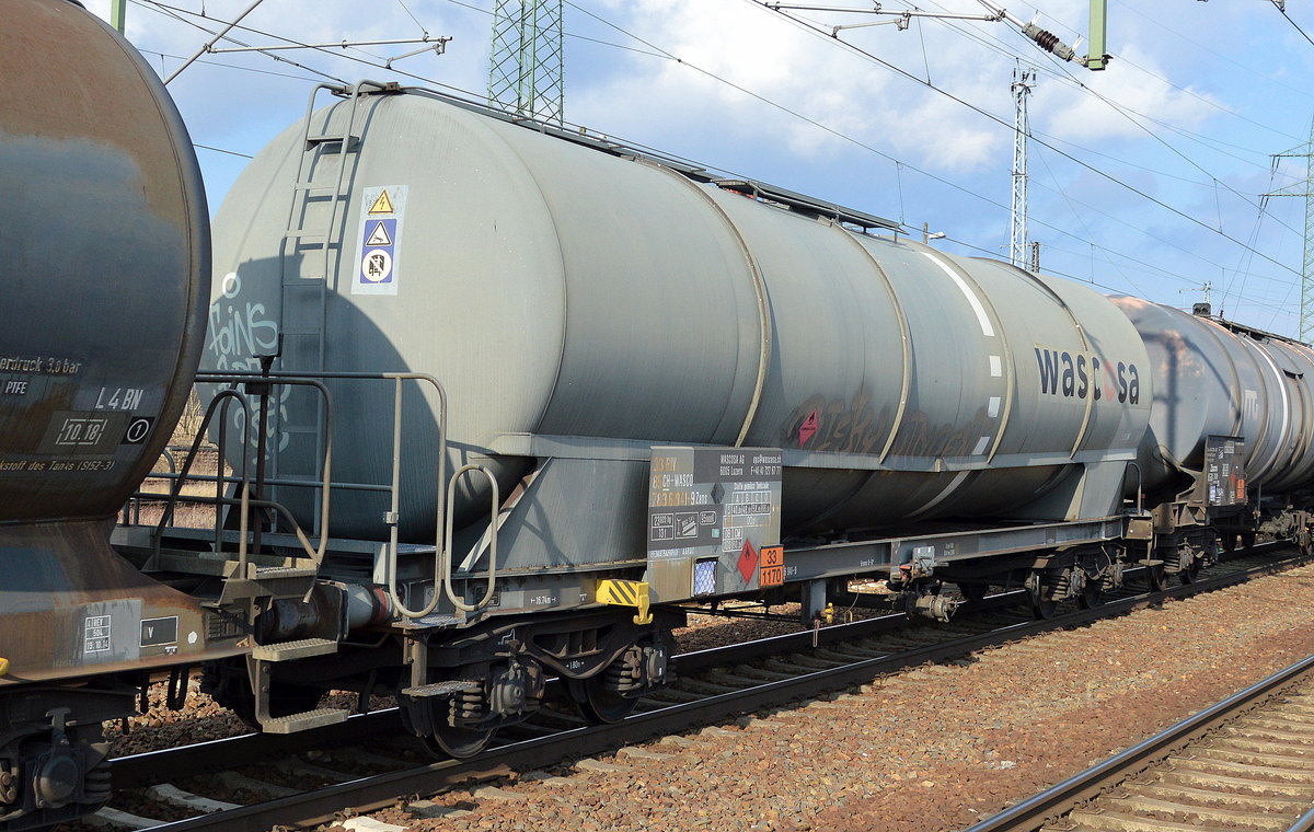Kesselwagen aus der Schweiz vom Einsteller WASCOSA mit der Nr. 33 RIV 85 CH-WASCO 783 6 941-9 Zans HEIMATBAHNHOF: AARAU (UN-Nt.: 33/1170 = Ethanol (Ethylalkohol) oder Ethanol-Lösung) am 08.03.18 Bf. Flughafen Berlin-Schönefewld.