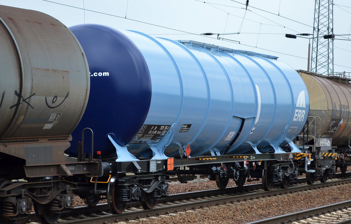 Kesselwagen  vom Einsteller ERR GmbH mit der Nr. 37 TEN 80 D-ERR 7929 196-9 Zacns (GE) (UN-Nr.: 33/1294 = 	Toluol) am 20.05.19 Bf. Flughafen Berlin-Schönefeld.