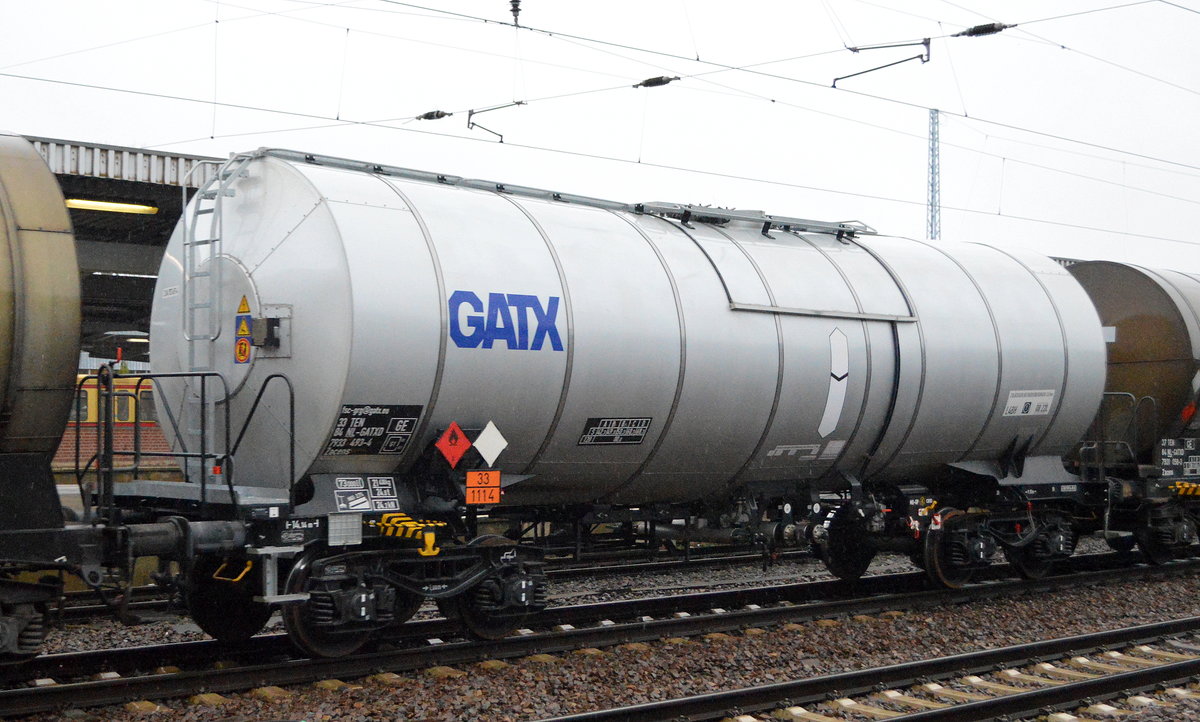 Kesselwagen vom Einsteller GATX Germany mit niederländischer Registrierung mit der Nr. 33 TEN 84 NL-GATXD 7933 493-4 zacens (UN-Nr.: 33/1114 = Benzol) am 08.01.19 Bf. Flughafen Berlin-Schönefeld. 